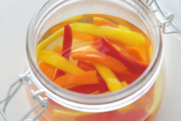 カラーピーマンやパプリカを使ったピクルス