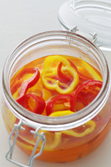 カラーピーマンやパプリカを使ったピクルス