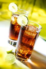 Cuba Libre, Cocteles y bebidas alcoholicas en base a ron y cola