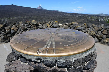 Directional cast bronze marker pointing out prominent volcanoes atop Dee Wright Observatory in Willamette National Forest, Oregon.