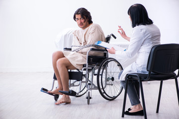 Old female psychiatrist visiting young male patient