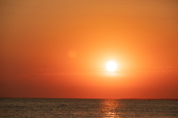 Obraz premium Summer sea at sunset. seascape background. summer evening landscape. sea waves. summer sunset. black sea