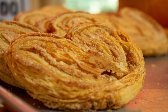 T&iacute;pico pan dulce mexicano preparado en panader&iacute;a, llamado oreja