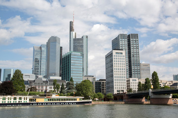 Fototapeta na wymiar Skyline and River, Frankfurt