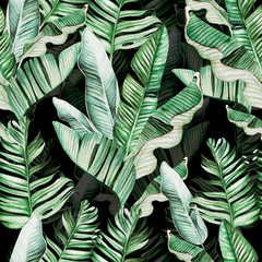 Beautiful watercolor seamless pattern with tropical leaves and banana leaves. 
