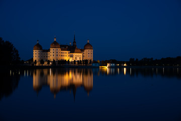 Beim Schloss Moritzburg