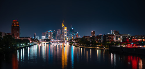 Fototapeta na wymiar Skyline Frankfurt am Main bei Nacht
