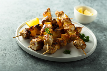 Chicken skewers with lemon