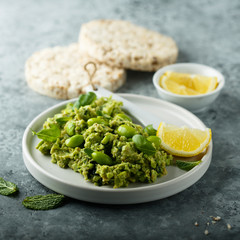 Edamame beans dip with lemon