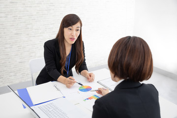 ビジネスウーマンイメージ