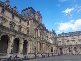 Fototapeta na wymiar Musee du Louvre, Paris