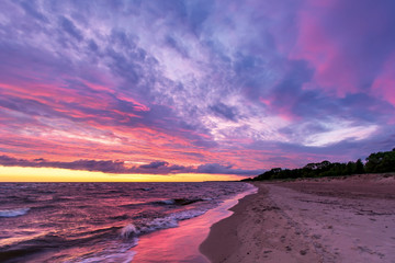 Obraz premium Sunset on Lake Peipsi. Pskov region