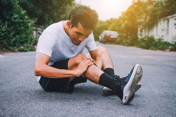 Man Knee pain when running or jogging