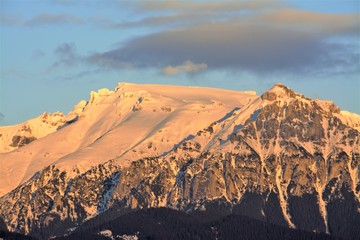 Fototapeta na wymiar in the Bucegi mountains in the winter evening