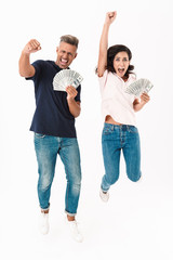 Obraz premium Full length of a cheerful attractive couple