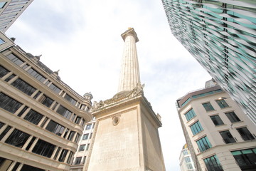 Fototapeta na wymiar Monument to the Great fire of London UK