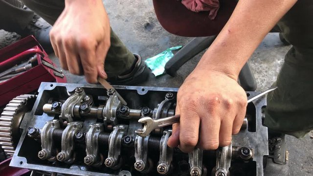 Hands On Car Engine Block Petrol Gasoline Cylinder Cam Shaft Spring Rocker Arm Valve Repair Refurbish