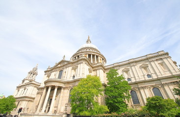 Fototapeta na wymiar St Paul’s cathedral London UK