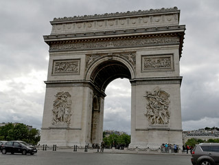 Fototapeta na wymiar Arc de Triomphe - Paris