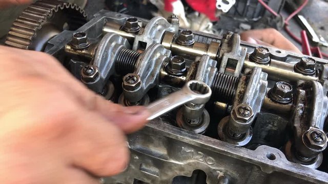 Hands On Car Engine Block Petrol Gasoline Cylinder Cam Shaft Spring Rocker Arm Valve Repair Refurbish