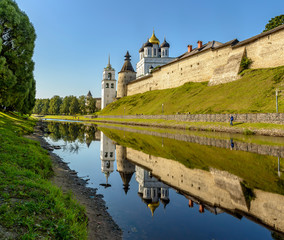 Fototapeta na wymiar Holy Trinity Cathedral in Pskov is the main attraction of the city.