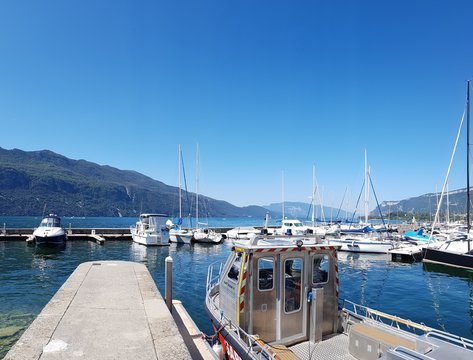 Bateaux au port d'Aix les bains