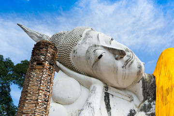 Wat Khun Inthapramun,The largest and longest reclining Buddha statue in Thailand.