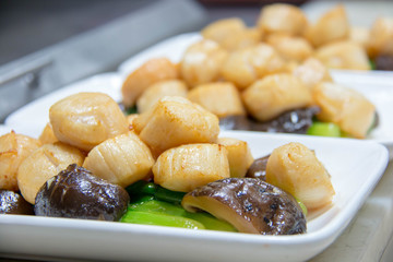  scallop cooking with vegetables and mushroom