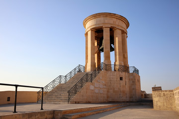 Kriegsdenkmal Belagerungsglocke (Siege-Bell-Monument) in Valletta. Malta