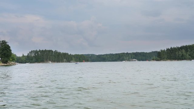 Movement along the water surface of a lake in UHD resolution