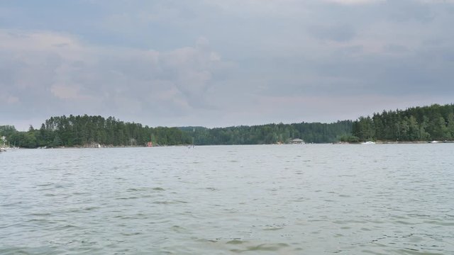 Movement along the water surface of a lake in UHD resolution