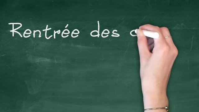 main de femme au tableau -  rentr&eacute;e des classe