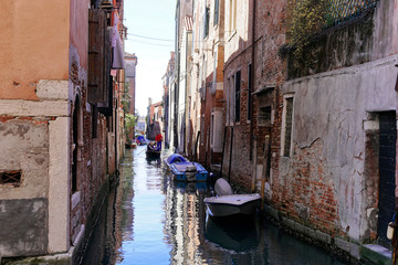 Fototapeta na wymiar Kanal mit Häuserfront im Bereich Zattere, Venedig, Venetien, Italien, Europa