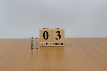 September 3, a calendar photo from the wood The table top consists of a book and pen that is ready to use. White background