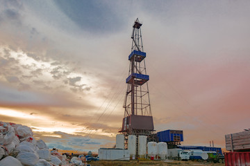 Drilling rig with a tower tower. Downstairs is the drilling equipment. A deep well is being drilled...