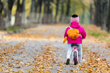 Fototapeta premium Adorable girl riding a bike