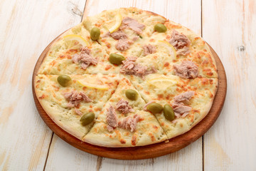 Pizza with Mozzarella, Tuna, Onions and Olives