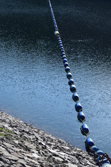 Schwimmbarrier am Überlauf des Rursee