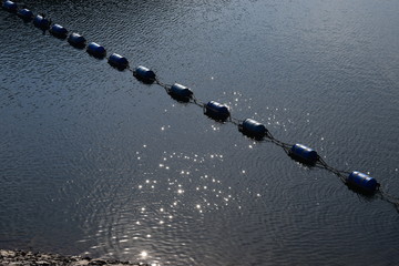 Schwimmbarrier am Überlauf des Rursee