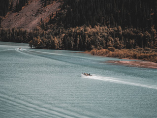 Obraz premium boat on the river