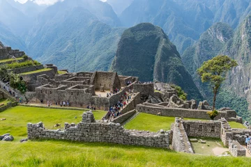 Crédence de cuisine en verre imprimé Machu Picchu Machu Picchu, Pérou - 05/21/2019 : District de mortier sur le site Inca de Machu Picchu au Pérou.