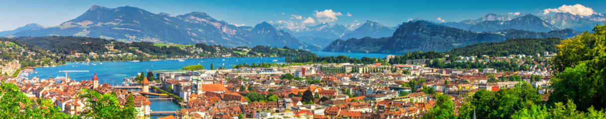 Fototapeta na wymiar Historic city center of Lucerne with famous Chapel Bridge and lake Lucerne, Switzerland