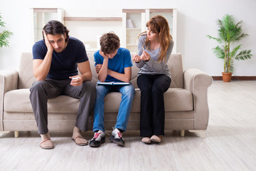 Obraz premium Concept of underage smoking with young boy and family