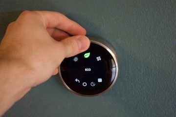 Green tech- Electric thermostat to save money and energy