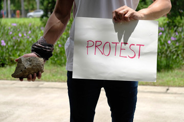 Police control violence in protest, arrest and suppress violence Handcuffing the accused Promoter.
