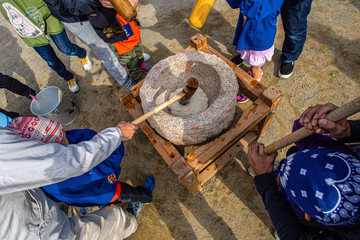 臼と杵　餅つき風景