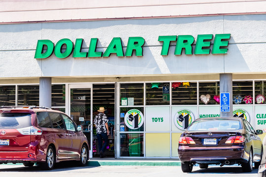 August 25, 2019 Pleasanton / CA / USA - Dollar Tree Store Entrance; Dollar Tree Stores, Inc., Is An American Chain Of Discount Variety Stores That Sells Items For $1 Or Less