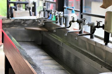 古びた学校の水道