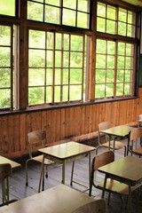 古びた校舎の教室