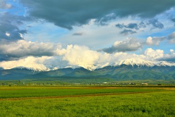 Obraz premium Fagaras mountains with snow-covered peak